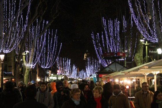 crowded-la-rambla-at-night-28dec10-small